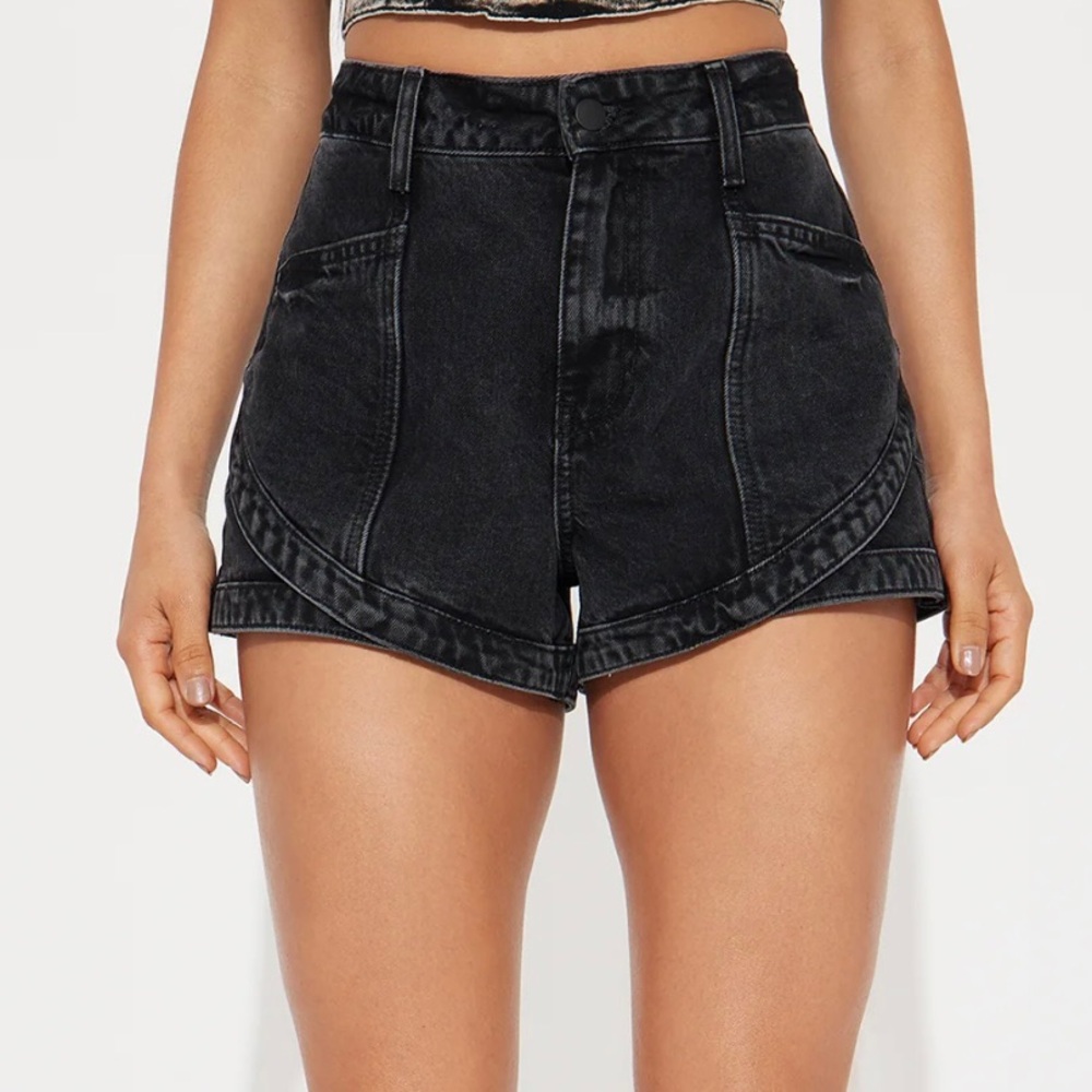 NWT Cashing Out Denim Shorts